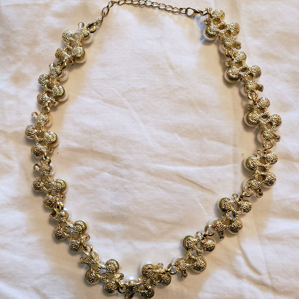 Faux Pearl and Rhinestone necklace - Picture 4 of 6